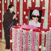 எம்.ஜி.ஆர் பிறந்தநாள்: முதல்வர், ஜெயலலிதா உள்பட தலைவர்கள் மரியாதை!