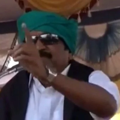 'உங்களால் வெயிலில் 10 நிமிடம் உட்கார முடியாதா?' தொண்டர்களிடம் சிடுசிடுத்த வைகோ!