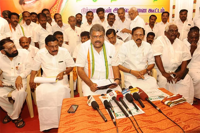 ஜனநாயகத்துக்குப் பதிலாக பணநாயகத்துக்குத்தான் மதிப்பு... தேனியில் ஜி.கே.வாசன் அதிரடி!