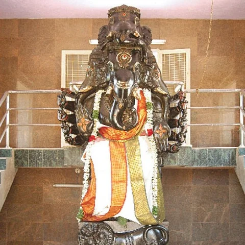 ஆண்மையின் கம்பீரம்... பெண்மையின் நளினம்... விநாயகரின் வடிவமே தத்துவம் தான்! #VinayagarChaturthi