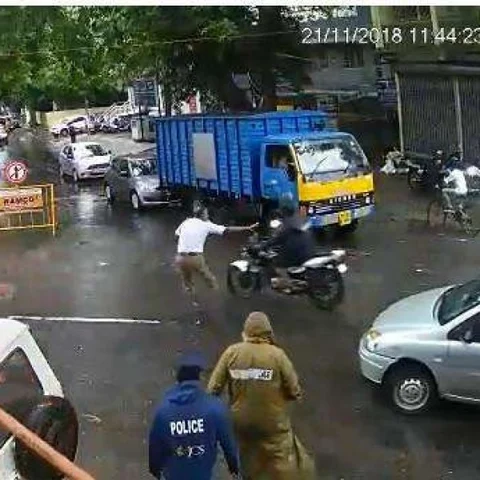 `காவலர் ரவிச்சந்திரன் மீது வழக்கு பதிய என்ன தயக்கம்?' - மனித உரிமைகள் ஆணையம் விளாசல்