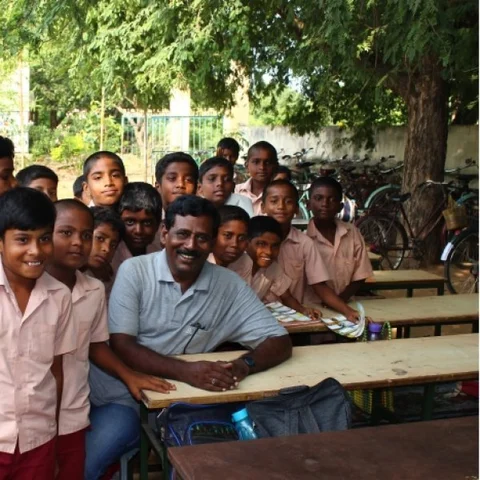 ``பறவைகளை இங்கதான் முழுசாப் புரிஞ்சுக்கிறோம்!" - அரசுப் பள்ளி மாணவர்களின் சூழலியல் கல்வி