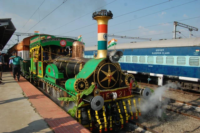 கன்னியாகுமரிக்கு வந்த 175 ஆண்டுகள் பழைமையான நீராவி ரயில் என்ஜின்! - பயணிகள் மகிழ்ச்சி