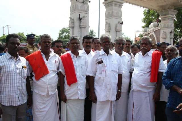 `மத்திய அரசே, அறிவியல் ரீதியான பட்டாசு தயாரிப்பை சொல்லுங்க!'- போராட்டக்காரர்கள் மத்தியில் ராஜேந்திரபாலாஜி முழக்கம்