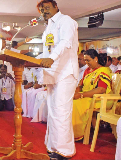 விகடன் போஸ்ட்: துருப்புச்சீட்டு தேமுதிக, முகிலன் மாயம், விஜய் பெயரில் மாமூல்
