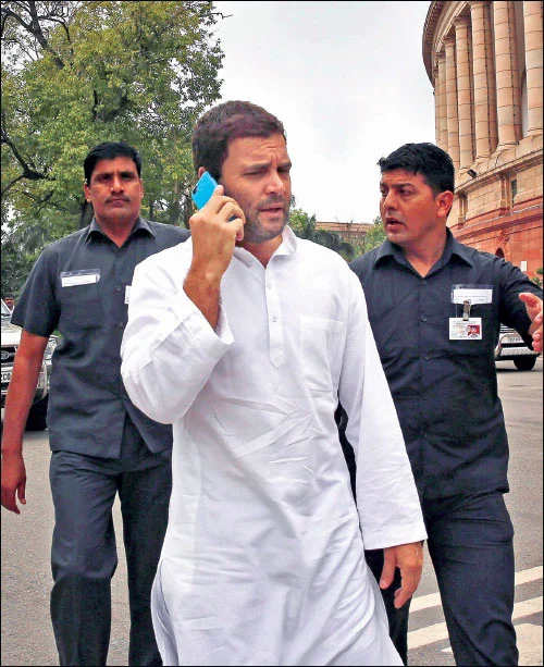 உள்ளரசியல் to உலக அரசியல்: 4 நிமிட வாசிப்பில் ஜூனியர் விகடனின் 8 மேட்டர்கள்!