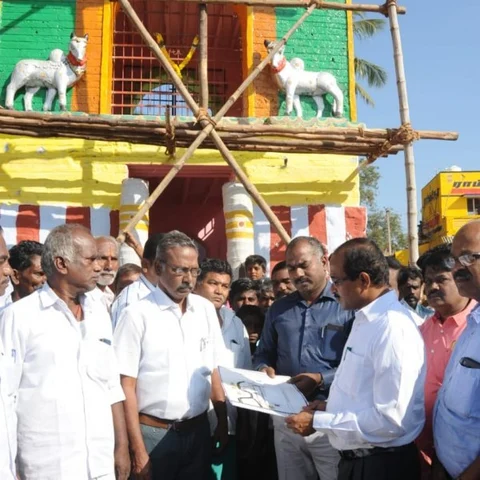அலங்காநல்லூர், பாலமேட்டில் கலெக்டர் ஆய்வு! - தயாராகும் ஜல்லிக்கட்டுப் போட்டி