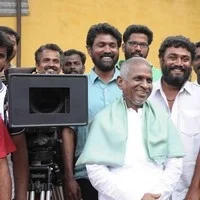'மேற்குத்தொடர்ச்சி மலை' படப்பிடிப்பு தளத்தில் இளையராஜா! ((படங்கள்)