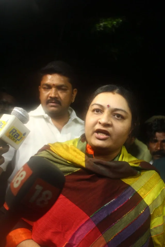 போயஸ் கார்டன் ரெய்டில் கைப்பற்றப்பட்ட பொருள்கள் என்னென்ன..? - விவேக் தகவல்! #ITRaids #LiveUpdates