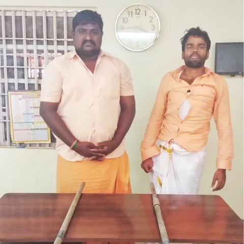 மூதாட்டியைக் கட்டிவைத்து நகை கொள்ளை! - சிசிடிவியால் சிக்கிய ரவுடிகள்! #Cuddalore