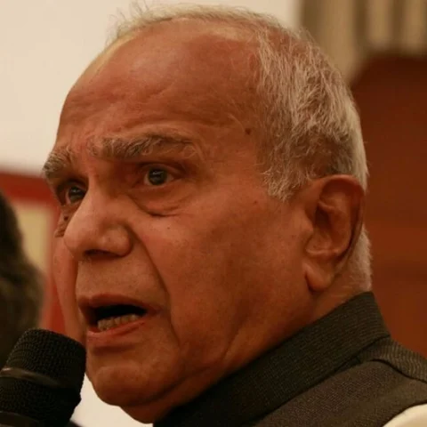 ``கவர்னர் பதவிக்கு மரியாதை கொடுத்து கேள்வி கேளுங்கள்..!" சீறிய பன்வாரிலால் புரோஹித்