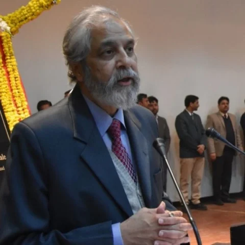 70 ஆண்டுக்கால வரலாற்றில் முதல்முறை - பாகிஸ்தான் உச்ச நீதிமன்றத்தில் வழக்குகளை விசாரித்த இந்திய நீதிபதி!