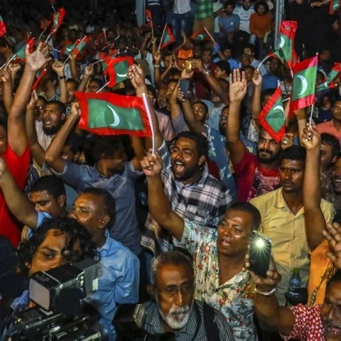 மாலத்தீவு அவசர நிலை - ஆப்ரேஷன் காக்டஸை மீண்டும் கையில் எடுக்குமா இந்தியா?
