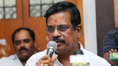 ரஜினியையும் விஜய்யையும் கட்டாயப்படுத்தி நடிக்கவைக்கிறாரா தாணு?