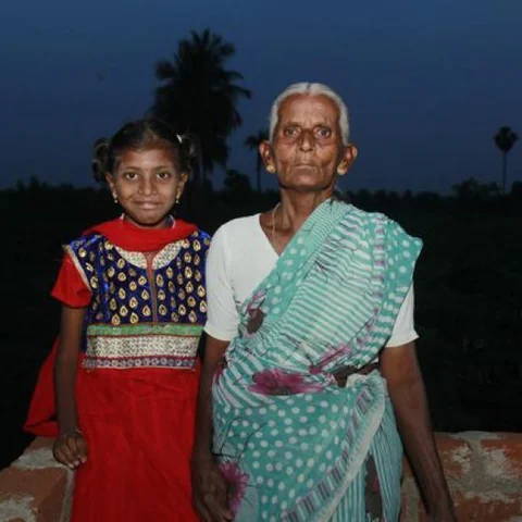 ``என் மகளுக்கு ஆபரேஷன் நல்லபடியா முடிந்தது!"- கரூர் கிருத்திகாவின் தாய் ஆனந்தக் கண்ணீர்