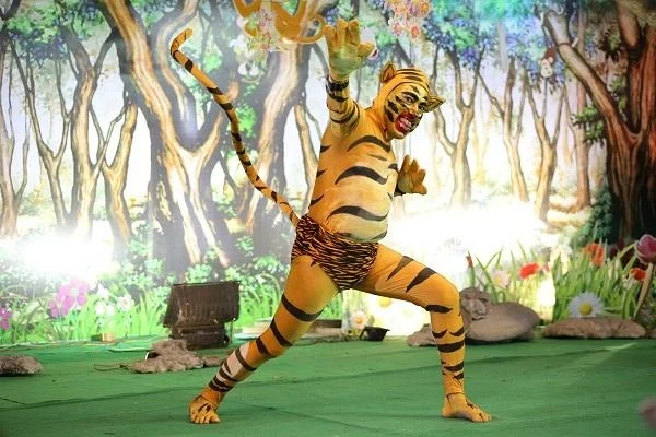 'வெள்ளந்தி' ராஜகுமாரன், 'காரியக்கார' பரத், அந்த ஸ்கூல் சம்பவம்..! - 'கடுகு' விமர்சனம்