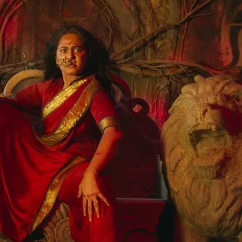 ''வாவ் அனுஷ்கா, திகில் பங்களா, திடீர் திகீர் டுவிஸ்ட்..!" - 'பாகமதி' விமர்சனம்