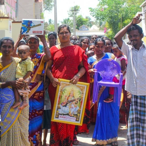 ‘தூத்துக்குடியில் அரசுப்பள்ளிக்கு சீர்வரிசை கொடுத்த பெற்றோர்கள்!’- மாணவர்கள் உற்சாகம்
