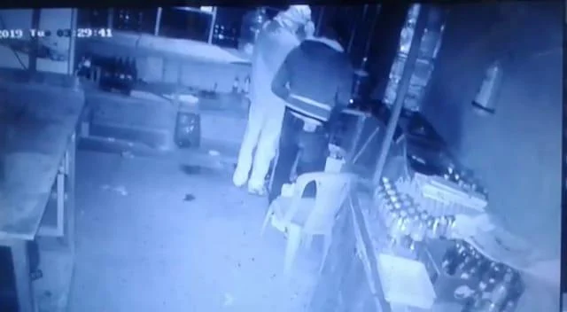 கடப்பாரையைப் பயன்படுத்தி திருட்டு - ஒரே நாளில் சிக்கிய டாஸ்மாக் கொள்ளையர்கள்!