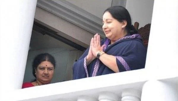 `வேதா இல்லம் 2007-ம் ஆண்டே முடக்கப்பட்டு விட்டது’ - உயர்நீதிமன்றத்தில் வருமான வரித்துறை பதில்