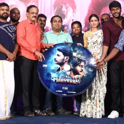 ’இன்னும் ஒரு மாதத்தில் பைரஸி ஒழியும்!’ - எப்படிச் சொல்கிறார் சி.வி. குமார்?
