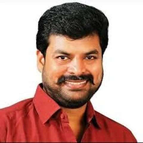 நீலாங்கரை வழக்கு முதல் கருணாஸ் பஞ்சாயத்து வரை - யார் இந்த 'டிபெண்டர்' தாமோதரன்? #VikatanExclusive