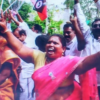 கார்டனில் குவிந்த தொண்டர்கள்..! உற்சாகத்தில் அதிமுக