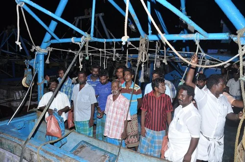 ஒரு மாத சிறைவாசத்துக்கு பிறகு ராமேஸ்வரம் வந்தனர் மீனவர்கள் (படங்கள்)