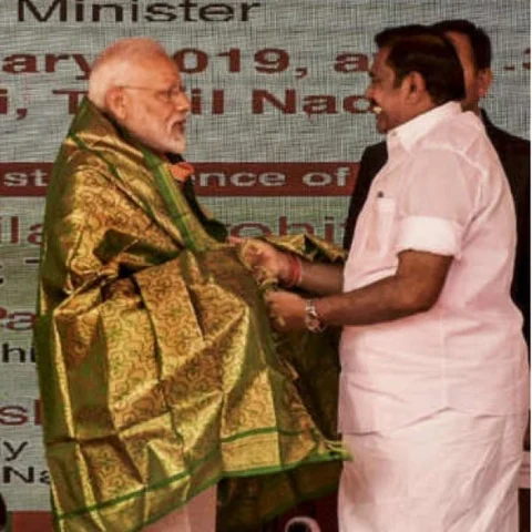 “எடப்பாடியின் சிரிப்பும்... மோடியின் இறுக்கமும்!” - பஞ்சாயத்தில் இறங்கிய பி.ஜே.பி