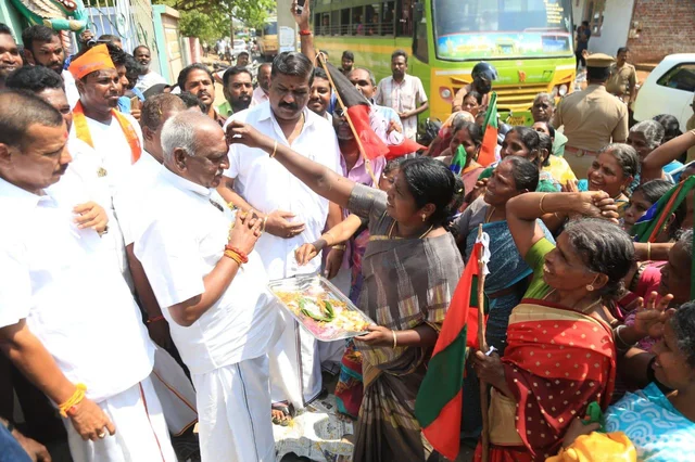 `வடை சுடுவதையும் அடை சுடுவதையும் வைத்து முதல்வர் ஆகிவிட முடியுமா?’ - பொன்னார் கிண்டல்!