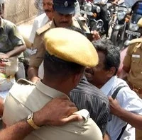 பார்வையற்றவர்களை பந்தாடிய காவல்துறை!