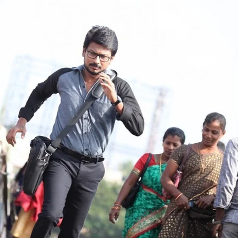 நான்கு வெடிகுண்டுகளை மீட்கப் போராடும் மூவர் படை வென்றதா.? - ‘இப்படை வெல்லும்’ விமர்சனம்