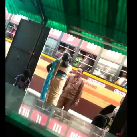ரூ.30-க்கு ஆசைப்பட்டதால் ரூ.200 அபராதம்- வசைபாடிய பெண்... பளார் விட்ட கண்டக்டர்!