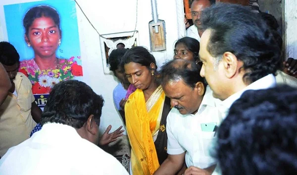நந்தினி படுகொலை: குடும்பத்தினருக்கு ஸ்டாலின் நேரில் ஆறுதல்