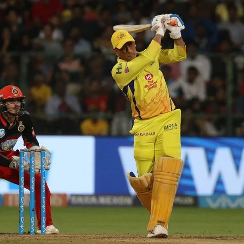 தோனியின் சிக்ஸூடன் பெங்களூருவை வீழ்த்தியது சென்னை!