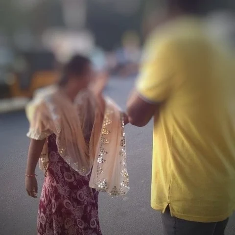 `என் கணவனை கைது செய்யுங்கள்’ - வேலூரில் விஷம் குடித்து இளம்பெண் தற்கொலை முயற்சி!