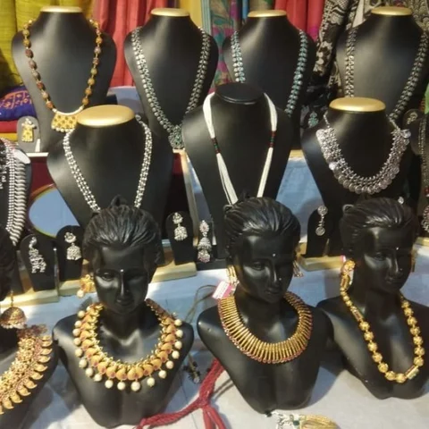 23 வயது... மாதம் ஆறுலட்சம் வருமானம் - ஆன்லைன் பிசினஸில் கலக்கும் ஐஸ்வர்யா!
