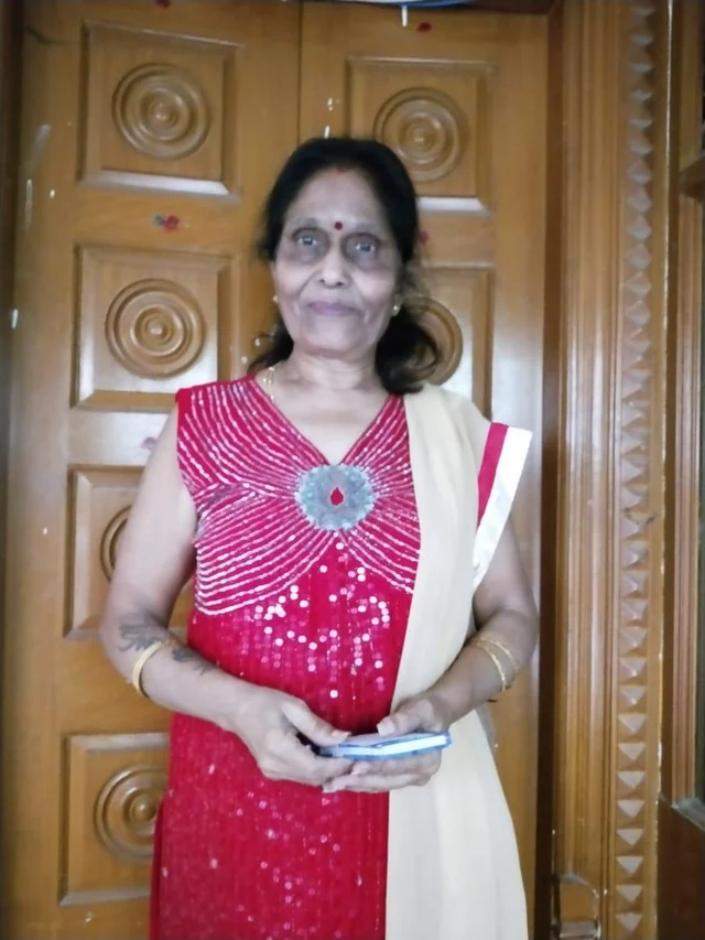 ``வீட்டைவிட்டு துரத்திட்டா... ஒரு வருடமா ஆசிரமத்துல இருக்கேன்!" - தேவி கிருபாவின் அம்மா கிரிஜா