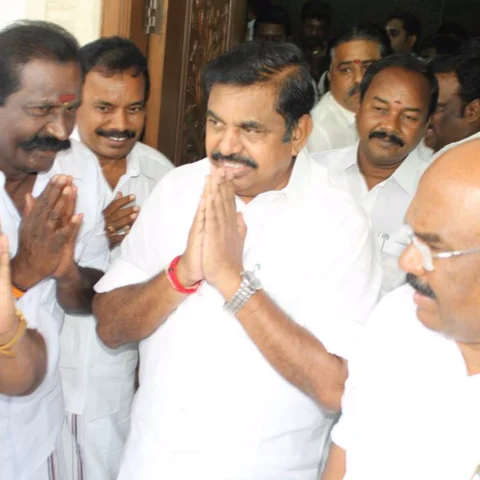 ஓ.பி.எஸ் அணியுடன் பேச ஏழு பேர் கொண்ட குழுவை அமைத்தார் முதல்வர் பழனிசாமி!