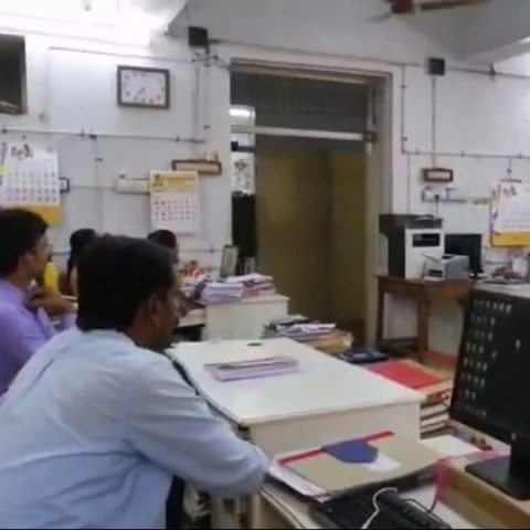 விருதுநகர் வணிக வரித்துறை அலுவலகத்தில் சோதனை! - கணக்கில் வராத ரூ.32,900 பறிமுதல்