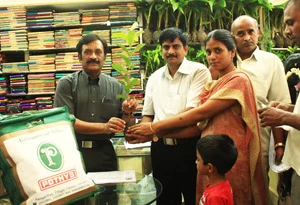 பூவாக பூத்து குலுங்கும் போத்தீஸ்!