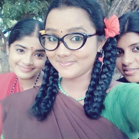 ''ஹலோ மக்களே... இப்படி என்னை முகத்துல துணியைக் கட்ட வெச்சுட்டீங்களே!'' - 'அழகிய தமிழ்மகள்' உஷா