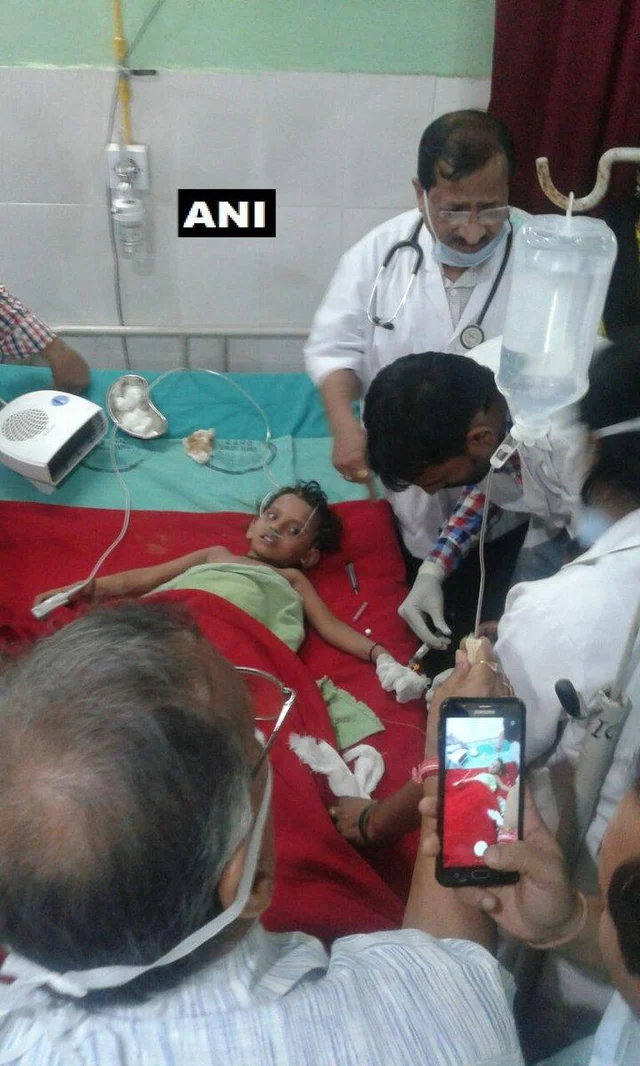 30 மணி நேரம் நடந்த மீட்புப் பணி -ஆழ்துளைக் கிணற்றில் விழுந்த சிறுமி பத்திரமாக மீட்பு.