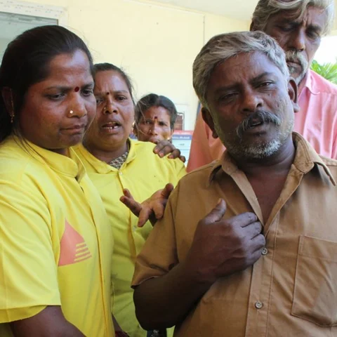 "குப்பை அள்ளுற உனக்கு அவ்வளவு எகத்தாளமாடான்னு அடிச்சார்!” - கோவை பணியாளருக்கு நேர்ந்த சோகம்