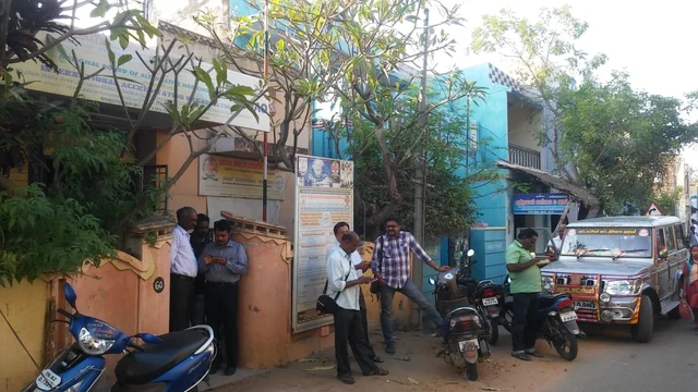 நாகை அருகே 9 ஆண்டுகளாகச் செயல்பட்டு வந்த போலி மருத்துவப் பல்கலைக்கழகம்! - விளம்பரத்தால் சிக்கியது