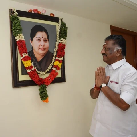 ஊழலில் 6 அமைச்சர்களுக்கு சிக்கல்... மீண்டும் முதல்வராகிறாரா ஓ.பன்னீர்செல்வம்?