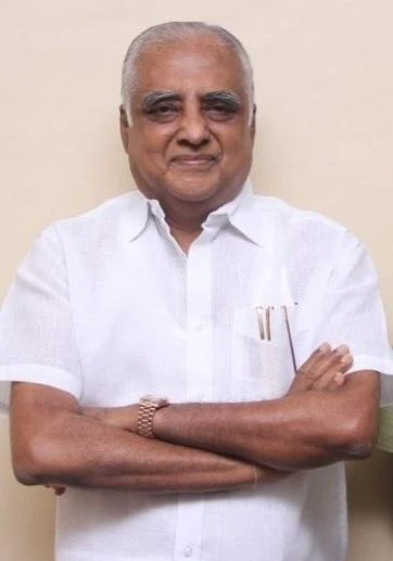 "நடிகர்கள் சம்பளத்தைக் குறைக்க முயற்சிக்காமல், இந்த சாதாரணப் பிரச்னைக்கு போராடுகிறார்கள்!" - சினிமா ஸ்டிரைக் அப்டேட்