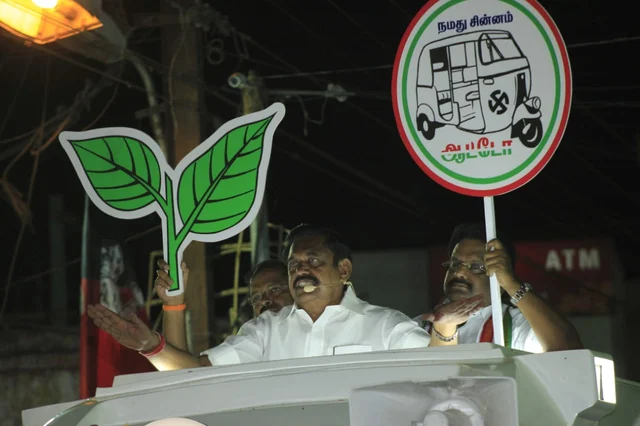 `மண்புழுபோல் நானும் விவசாயிகளின் நண்பன்!’ - பிரசாரத்தில் நெகிழ்ந்த எடப்பாடி பழனிசாமி