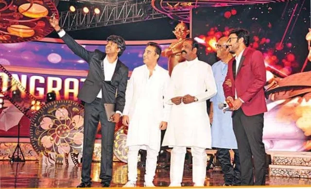 விகடன் பற்றி விஜய்.. ரஜினியாய் மாறிய சிவகார்த்திகேயன்! #AnandaVikatanCinemaAwards