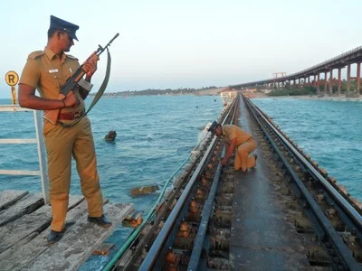 ராமேஸ்வரம் பாம்பன் பாலத்திற்கு வெடிகுண்டு மிரட்டல்!